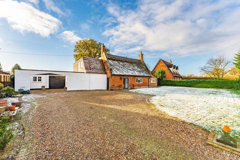 Parish Road, Stratton Strawless 4 bed cottage for sale