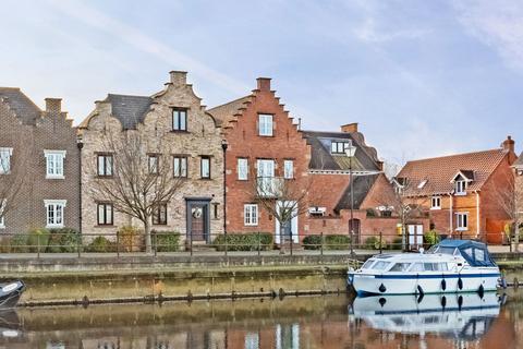 The Quay, Loughborough LE12 3 bed end of terrace house for sale