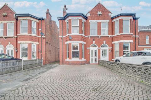 Southbank Road, Southport PR8 3 bed semi