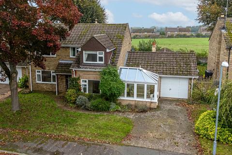 Parklands Close, Kettering NN14 4 bed detached house for sale