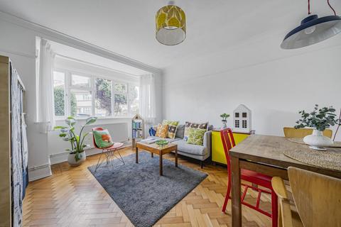 Lancaster Close, Kingston Upon Thames... 2 bed flat for sale