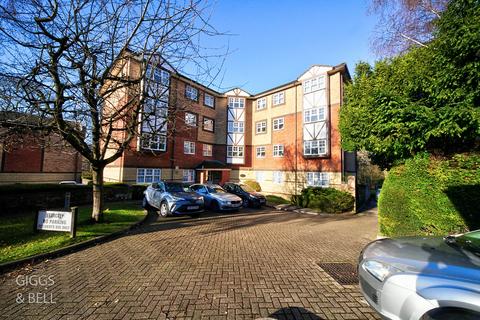 Queens Court, Knights Field, Luton... 3 bed ground floor flat for sale