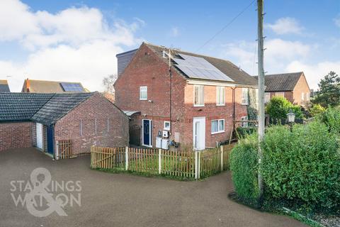 Blenheim Avenue, Martham, Great Yarmouth 5 bed semi