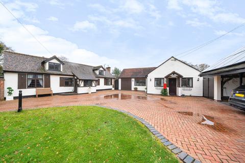 Gransmore Green, Dunmow CM6 5 bed bungalow for sale