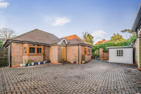 Mill Hill East/ Hendon NW7 3 bed detached house for sale