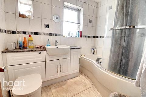 5 bedroom semi-detached house for sale