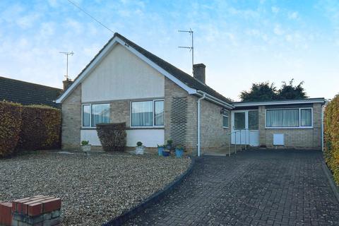 Lower Close, Banbury OX15 4 bed detached bungalow for sale