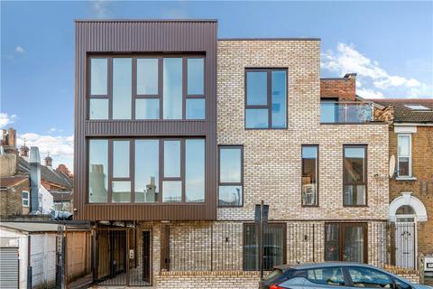 Michigan Avenue, London 2 bed apartment for sale