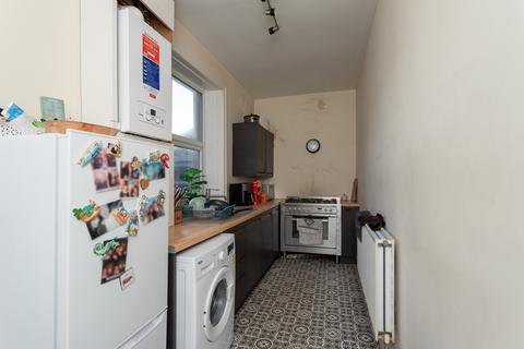 Almondbury Bank, Huddersfield HD5 2 bed terraced house for sale