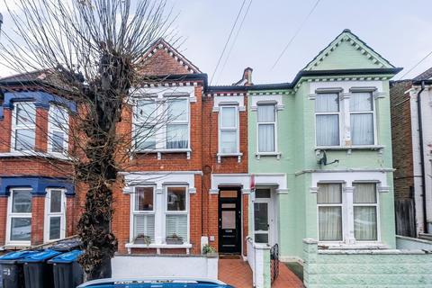 Warren Road, Colliers Wood 2 bed flat for sale