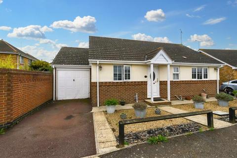 Essex Close, Canvey Island SS8 2 bed detached bungalow for sale