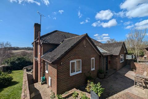 Sandrock Hill, Battle, TN33 4 bed detached house for sale