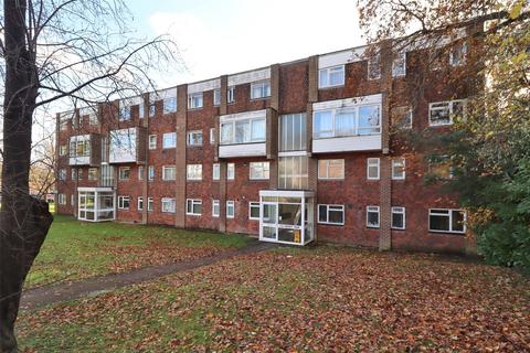 Fircroft Court, Surrey GU22 2 bed flat for sale