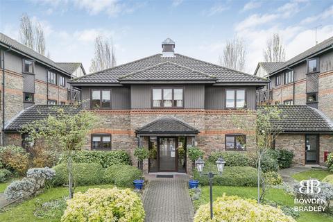 Vienna Close, Clayhall 2 bed flat for sale