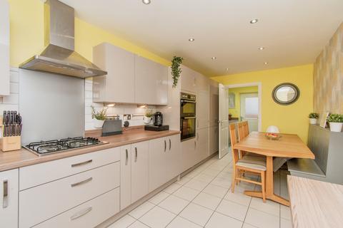 Wheldon Road, West Yorkshire WF10 4 bed detached house for sale