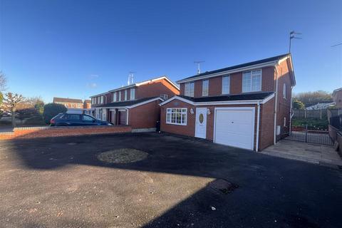 4 bed detached house