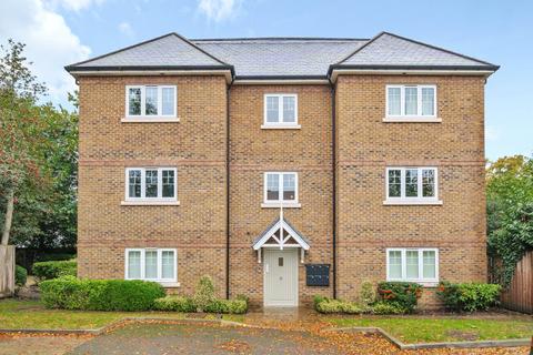 Howard Place, Weybridge, KT13 2 bed flat for sale