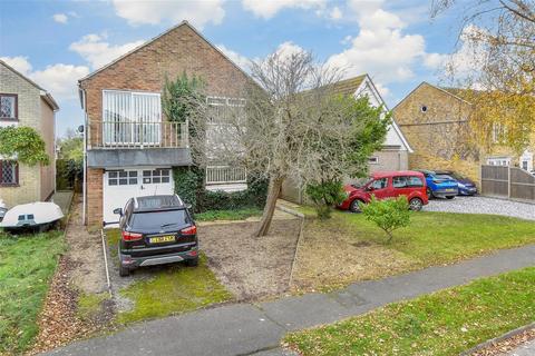 Victoria Road West, Littlestone, Kent 4 bed detached house for sale