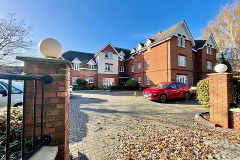 New Road, Ferndown 2 bed flat for sale