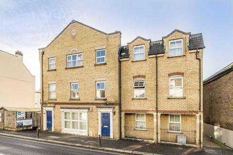 Thames Street, Hampton TW12 1 bed flat for sale