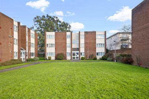 Sandown Close, Hounslow TW5 2 bed flat for sale