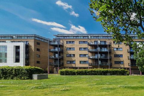 Ferry Court, Cardiff CF11 1 bed flat for sale
