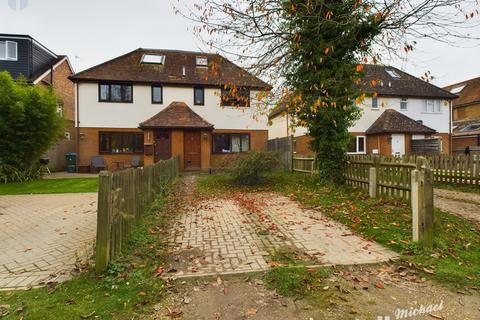 Walnut Tree Court, Wendover Road... 1 bed cluster house for sale