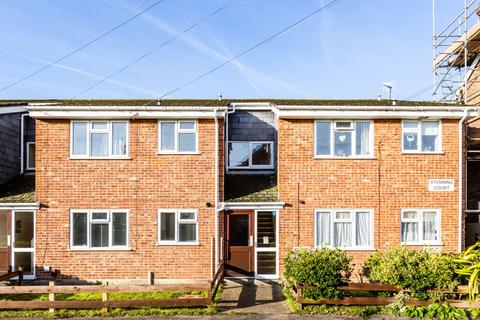 Uridge Crescent, Tonbridge TN10 2 bed flat for sale