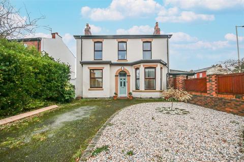 Southbank Road, Southport PR8 3 bed detached house for sale