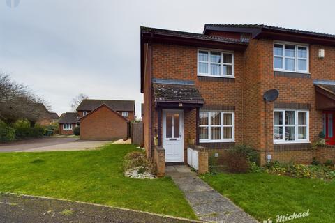 Curlew, Aylesbury 2 bed end of terrace house for sale