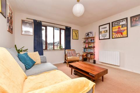 Kingston Avenue, Leatherhead, Surrey 1 bed flat for sale