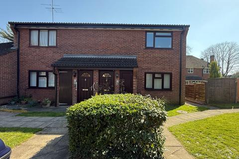 Brookdale Court, Nottingham NG5 1 bed maisonette for sale