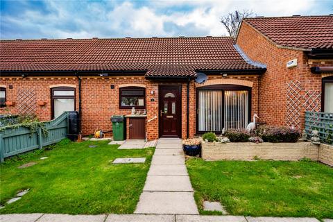 Clare Court, Grimsby, Lincolnshire, DN34 2 bed bungalow for sale