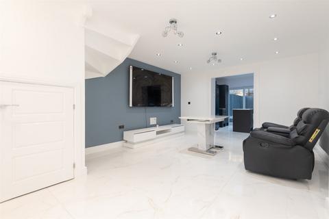Wheeler Close, Dartford, Kent 4 bed terraced house for sale