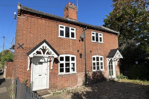 The Street, Bungay NR35 3 bed detached house for sale