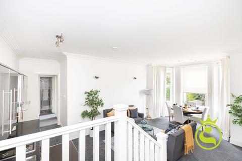 West Cliff Gardens, Bournemouth BH2 2 bed flat for sale