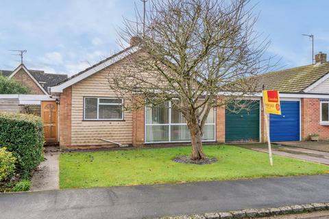 Carterton,  Oxfordshire,  OX18 2 bed bungalow for sale