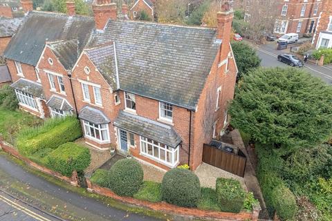Queensberry Road, Kettering NN15 5 bed semi