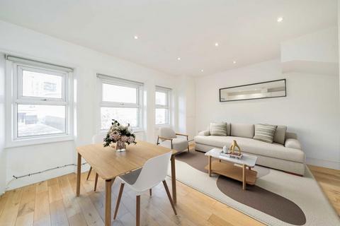 Stile Hall Parade, London W4 2 bed flat for sale