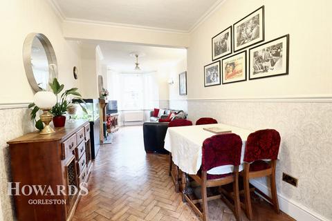 Nelson Road, Gorleston 3 bed terraced house for sale