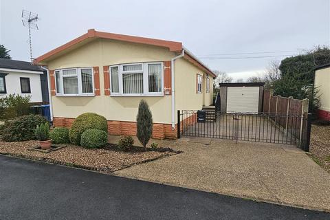 St. Oswalds Park, Newark NG22 2 bed park home for sale