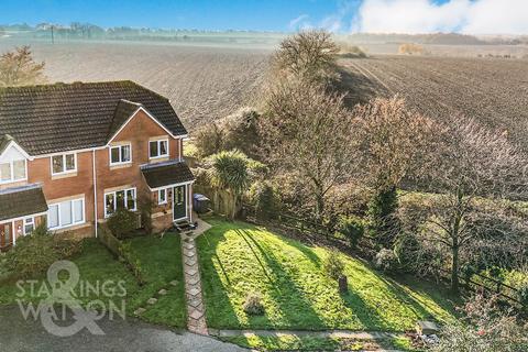 St. Pauls Close, Beccles 3 bed semi