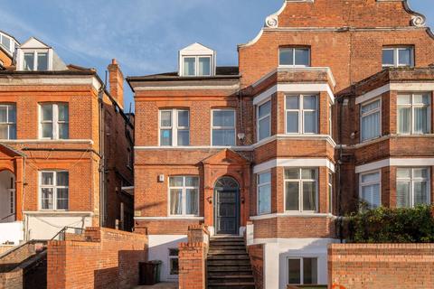 Finchley Road, Hampstead, London, NW3 3 bed flat for sale