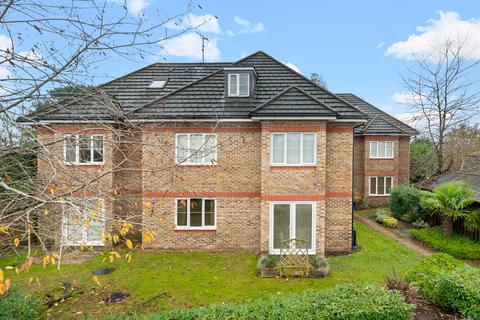 Woodgate Close, Cobham, KT11 1 bed apartment for sale