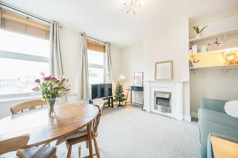 Garratt Lane, London SW18 2 bed flat for sale