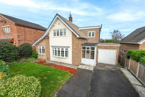 Roger Drive, Wakefield, West Yorkshire 3 bed detached house for sale