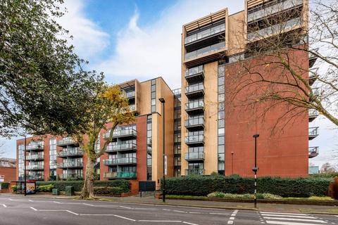 London Road, Isleworth, TW7 2 bed flat for sale