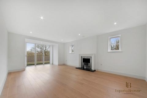 Grange High Road, Chigwell, Essex IG7 5 bed detached house for sale