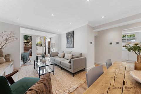 Lizmans Terrace, W8 2 bed flat for sale