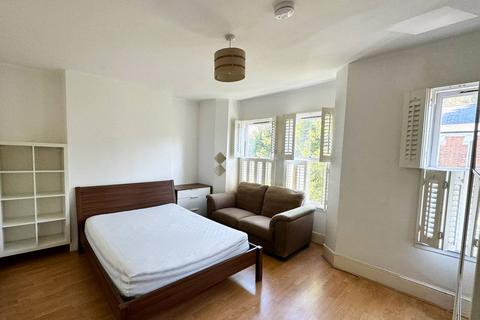Brook Drive, Elephant and Castle... 2 bed flat for sale